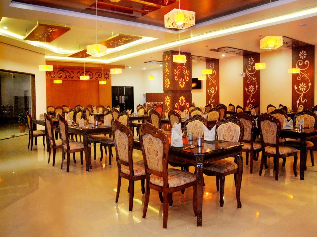 Fortune Select Grand Ridge, Tirupati - Member Itc Hotels' Group Exteriér fotografie The restaurant at the hotel
