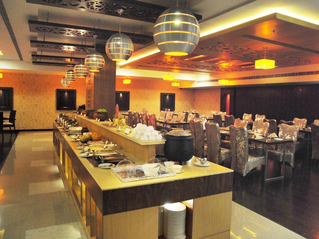 Fortune Select Grand Ridge, Tirupati - Member Itc Hotels' Group Exteriér fotografie The buffet at the hotel