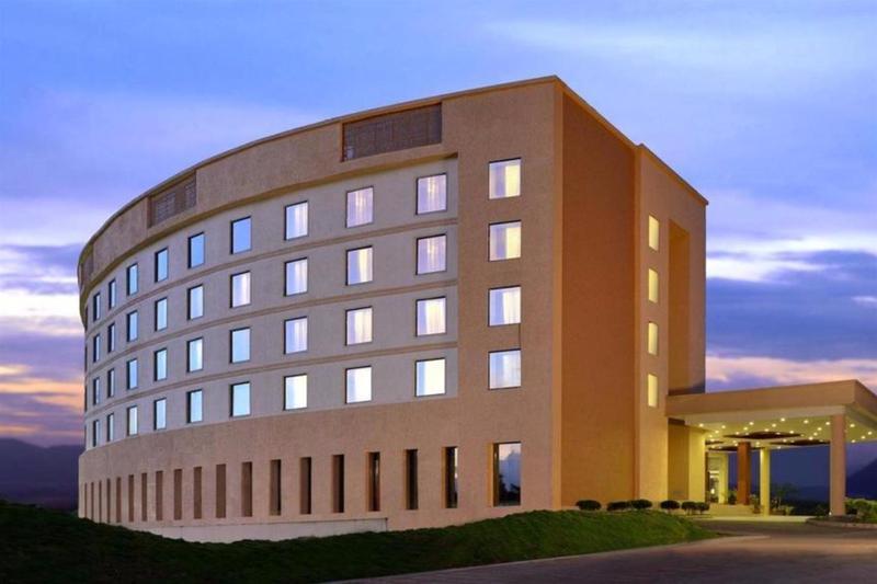 Fortune Select Grand Ridge, Tirupati - Member Itc Hotels' Group Exteriér fotografie The hotel at dusk